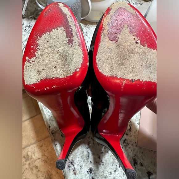 Authentic Christian Louboutin Very Prive 38.5 Black patent peep toe pump. 5”heel - Picture 8 of 11